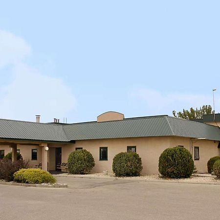 Howard Johnson By Wyndham Portage La Prairie Exteriör bild