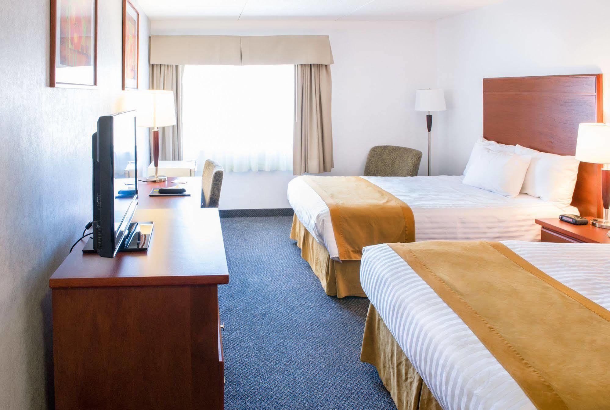 Howard Johnson By Wyndham Portage La Prairie Exteriör bild