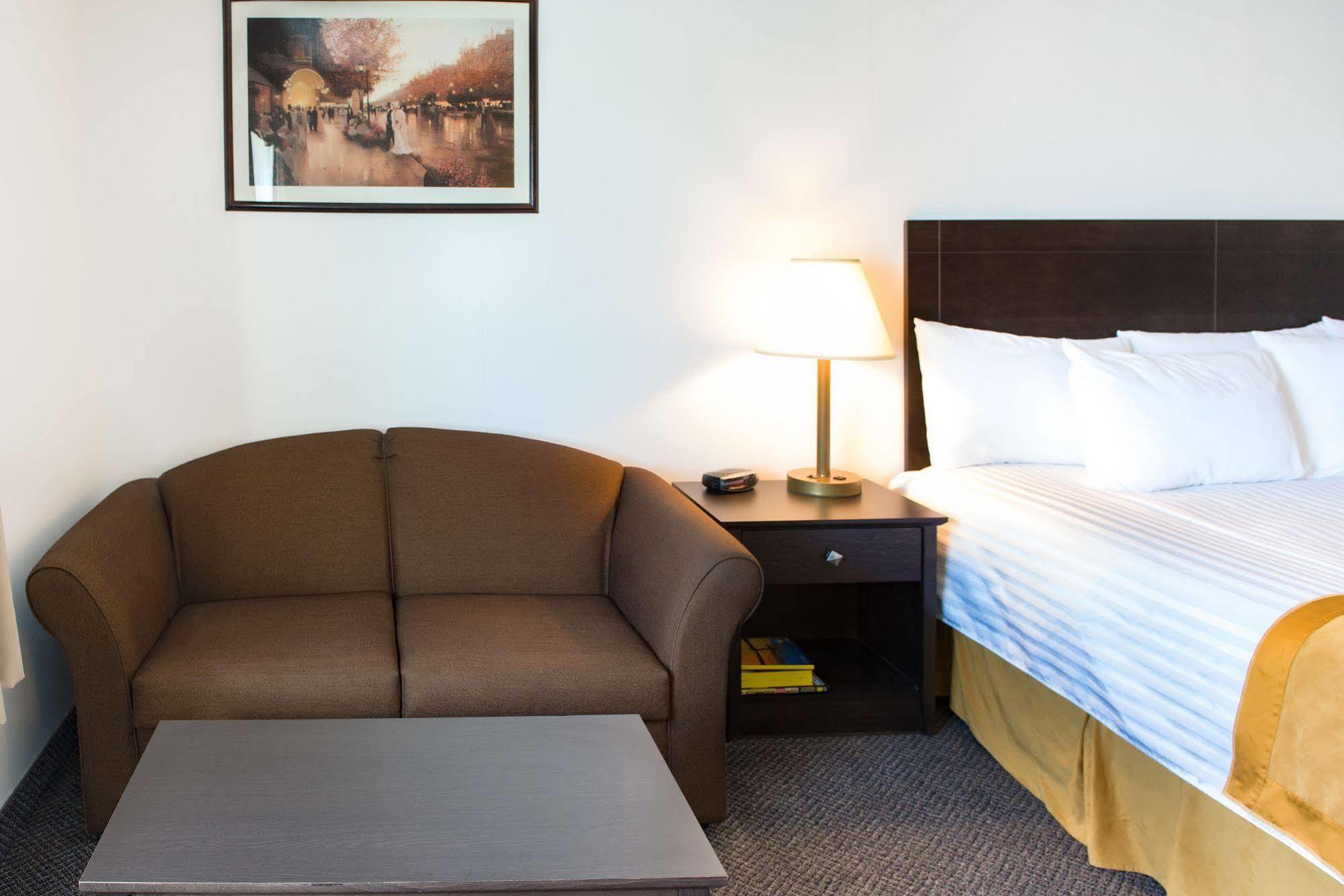 Howard Johnson By Wyndham Portage La Prairie Exteriör bild
