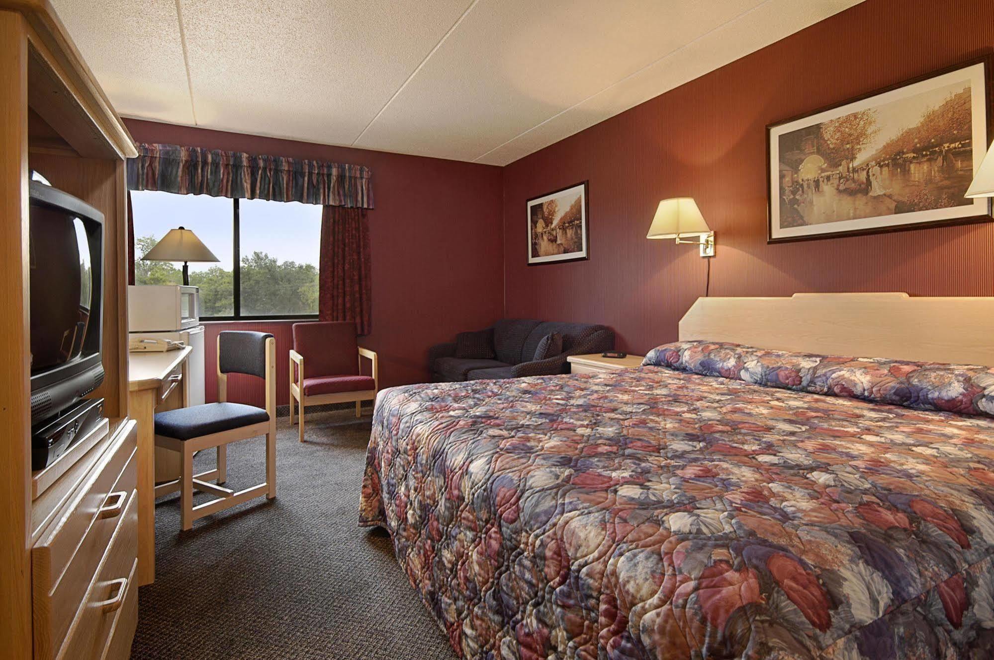 Howard Johnson By Wyndham Portage La Prairie Exteriör bild