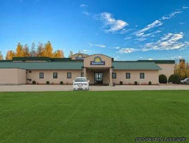 Howard Johnson By Wyndham Portage La Prairie Exteriör bild